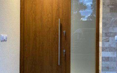 A bejárati ajtó beépítésének nehézségei – Mire érdemes figyelni, hogy elkerüljük a bajt?